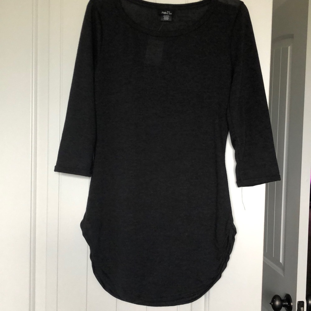Rue 21 Top Women's Size Medium‎ Gray/Black 3/4 Sleeve Split Hem